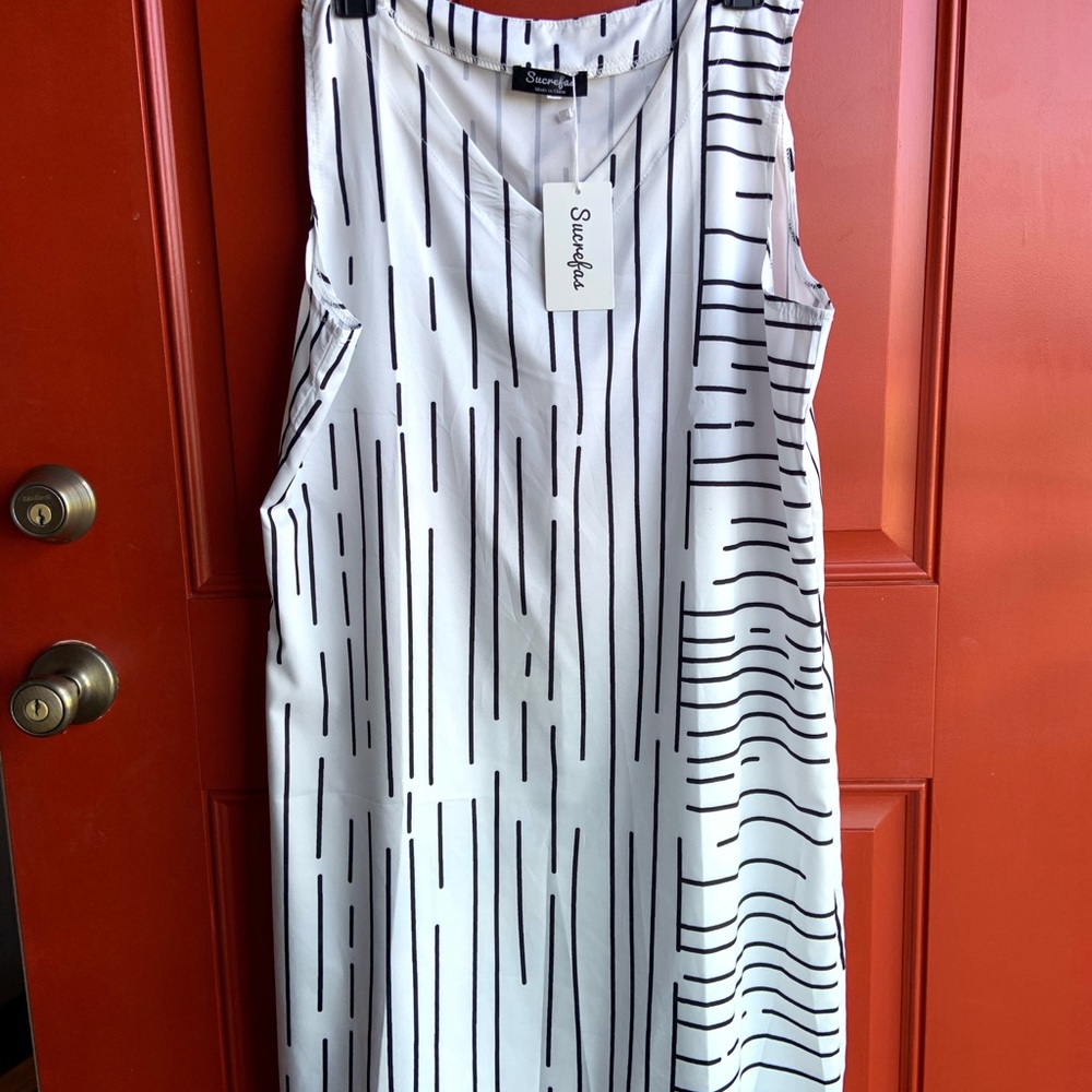 Sucrefas Black & White Stripe Dress. V-Neck. Light weight. Tagged XL runs small